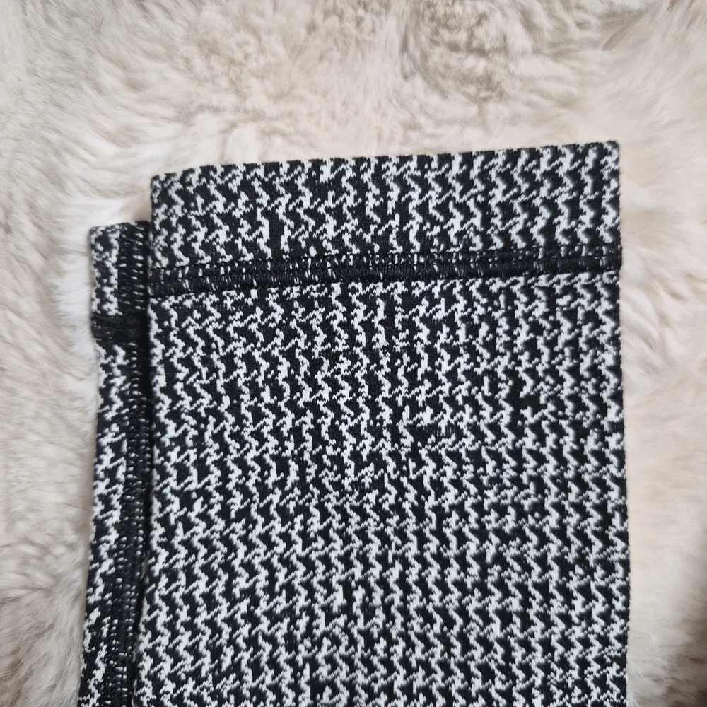 Womens Lululemon Leggings Size 6 Graphic Mini Houndstooth Print Black White High